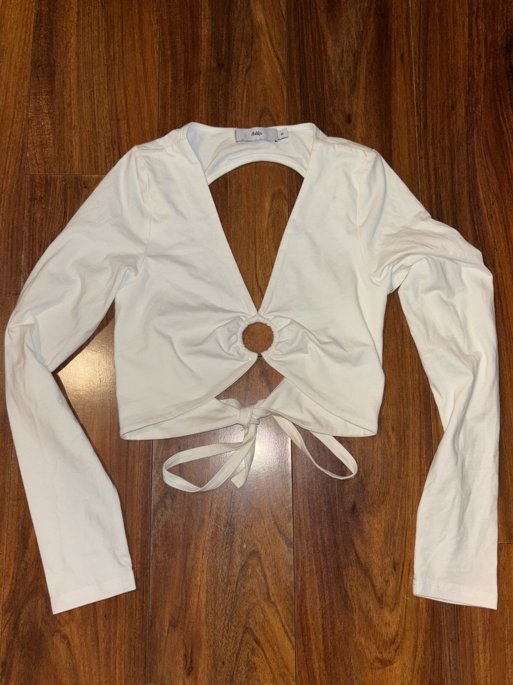 Adika White Long-Sleeve Ring-Tie V-Cut Crop Top